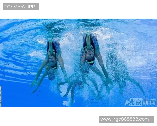 游泳争霸赛：激烈角逐水上英雄，共同见证速度与力量的巅峰对决